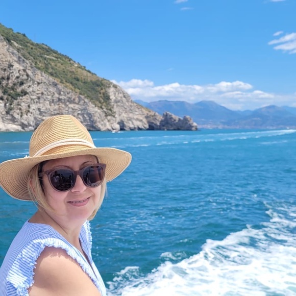 Meet the Posher “A girl should be two things:classy and fabulous."
- Coco Chanel - Picture 11 of 16